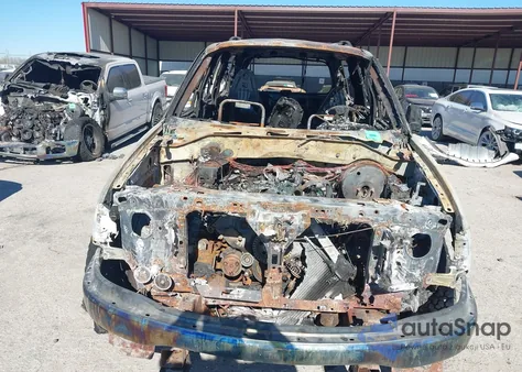 2000 Ford Expedition Eddie Bauer z USA, uszkodzony, nr VIN 1FMPU18L9YLB08002